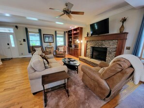 Spacious Family Room with 4KTV and lots of comfortable seating