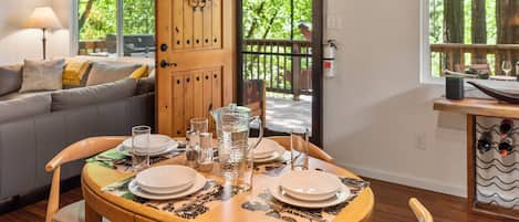 The dining area just inside the front door. Easy access to the BBQ.