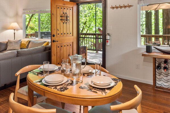 The dining area just inside the front door. Easy access to the BBQ.