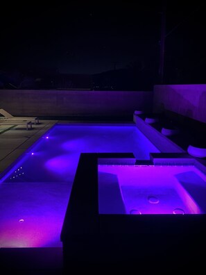 Enjoy desert evenings with night time color changing lights that bring the amazing pool and spa to life for magical ambiance under the starry sky.