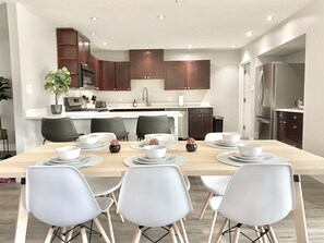 Eat, drink and enjoy life in this thoughtfully laid out space.