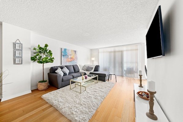 Cozy, bright living room with stylish decor – perfect for unwinding!