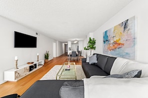 Cozy, bright living room with stylish decor – perfect for unwinding!