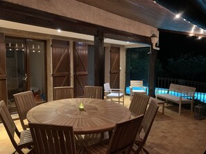 Outdoor dining