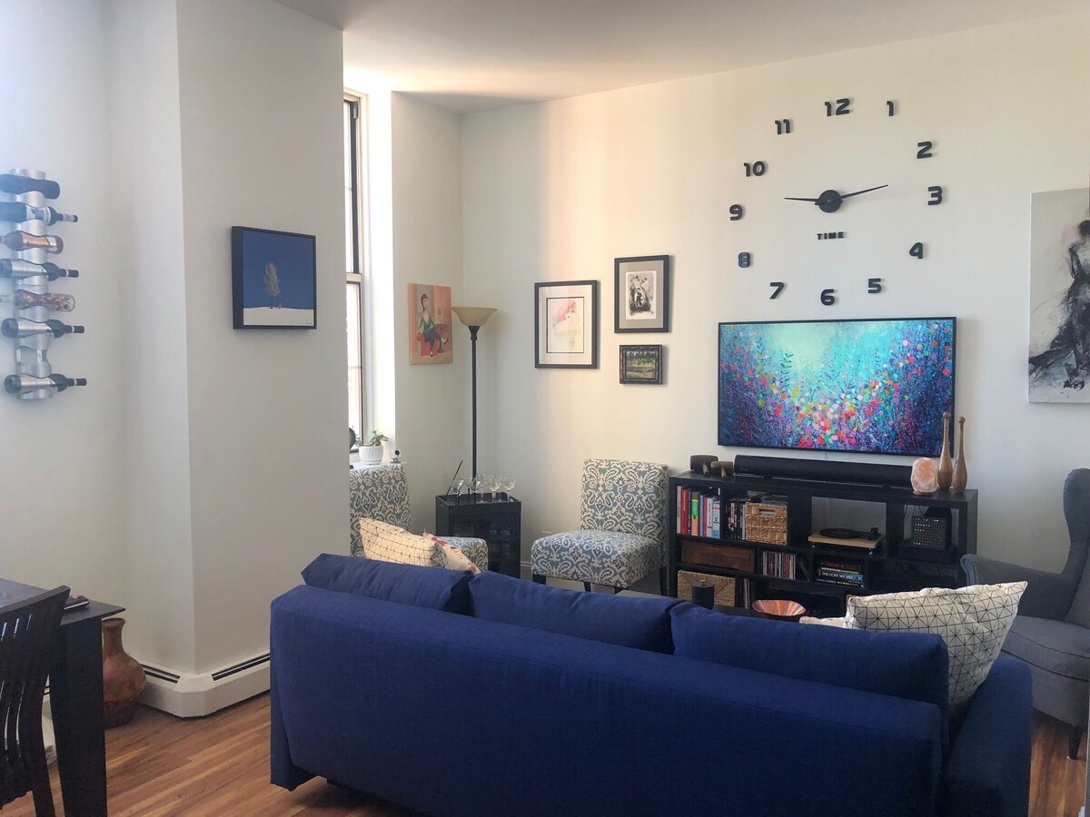 Modern condo in fantastic Location for New Haven visit