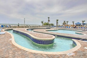 Community Outdoor Pool | Lazy River