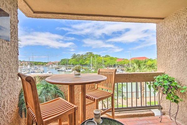 Hilton Head Island Vacation Rental | 990 Sq Ft | 1BR | 1.5BA | Step-Free Access