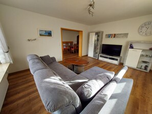 Felsenblick, 100 qm, 2 Schlafzimmer, Balkon, max. 4 Personen-Wohnzimmer