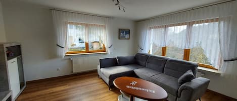 Felsenblick, 100 qm, 2 Schlafzimmer, Balkon, max. 4 Personen-Wohnzimmer