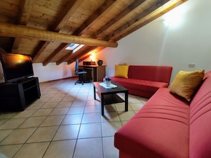 Propriété, Canapé, Meubles, Table, Bâtiment, Design Intérieur, Confort, Salon, Canapé-Lit, Sol