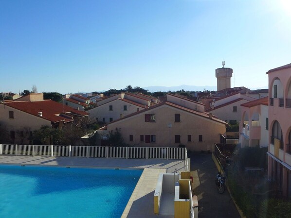 Property, Town, Building, Swimming Pool, Sky, Roof, House, Real Estate, Vacation, Apartment