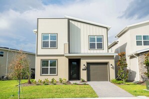 Single Family 2 floors and plenty of comfort
