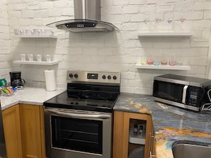 Beautiful kitchen with all the amenities!