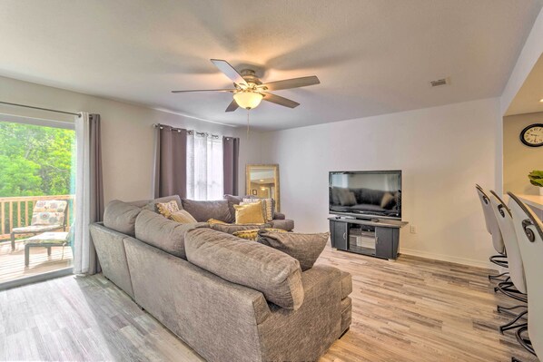 Valparaiso Vacation Rental | 3BR | 2.5BA | 1,462 Sq Ft | Stairs Required
