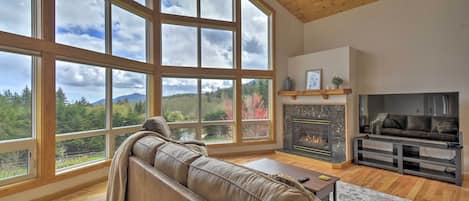 Port Angeles Vacation Rental | 3BR | 3BA | 3,500 Sq Ft | Step-Free Access