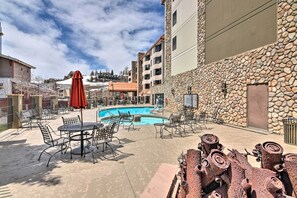 Community Pool Area w/ Hot Tub