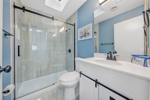 Upper level full bathroom