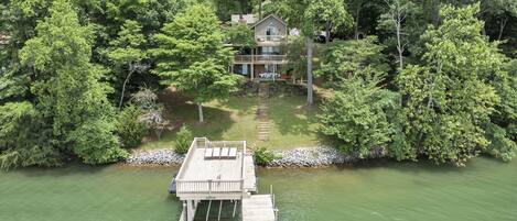 LAKE Sundance. Pet Friendly Lakefront home.