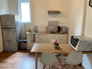 cuisine ouverte sur chambre et salon