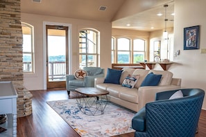 Living room with access onto rear deck overlooking Lake Travis