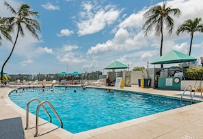 Enjoy the pool at the Ilikai Hotel - Enjoy the pool at the Ilikai Hotel