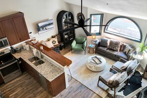 living  - Lulu 6J - Vivid Vacation Rentals Telluride - living  - Lulu 6J - Vivid Vacation Rentals Telluride