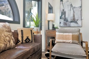living - Lulu 6J - Vivid Vacation Rentals Telluride - living - Lulu 6J - Vivid Vacation Rentals Telluride