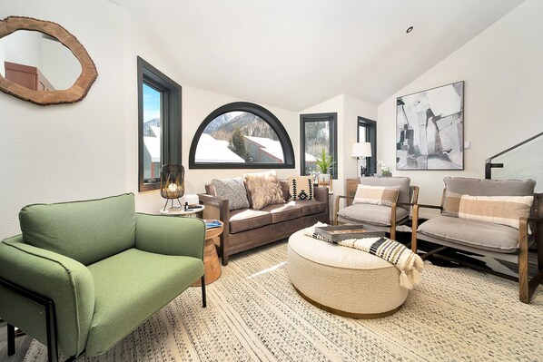 living 1 - Lulu 6J - Vivid Vacation Rentals Telluride - living 1 - Lulu 6J - Vivid Vacation Rentals Telluride
