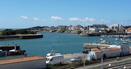 Apartment facing port and ocean