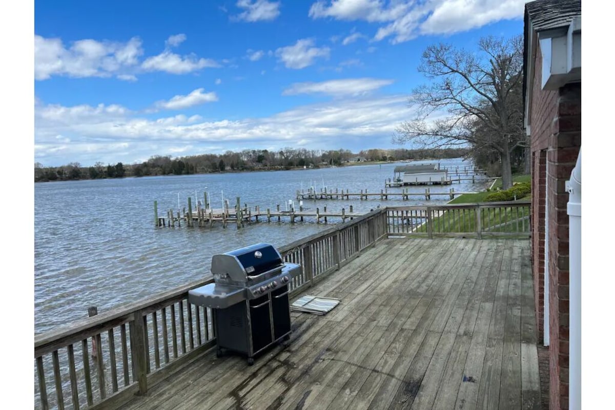 Peace & Tranquile waterfront home, Colonial Beach