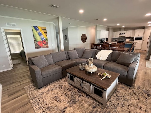 Well-appointed Large living room with sectional couch, seating for 8, and Dining table with seating for 8