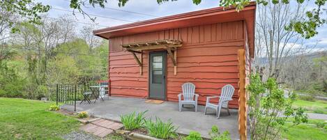 Weaverville Vacation Rental | Studio | 1BA | 544 Sq Ft | Step-Free Access