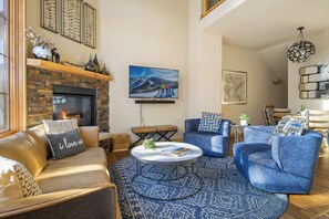 Open concept floor plan allows for tons of natural light