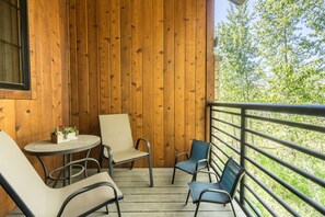 Main level deck overlooking Butcherknife Creek