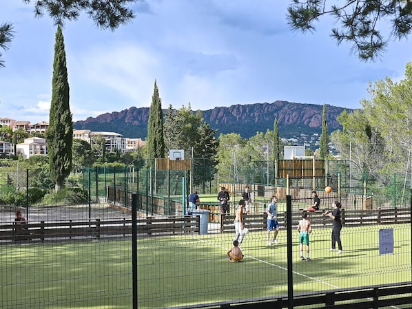Sky, Plant, Cloud, Tree, Fence, Building, Grass, Mesh, Public Space, Mountain