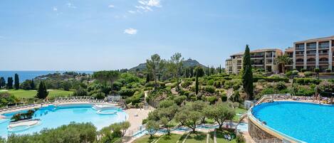 Water, Cloud, Plant, Sky, Water Resources, Property, Building, Azure, Swimming Pool, Tree