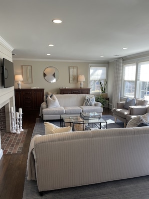 Beautiful living room where there is room for everyone. Tons of natural light