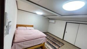 Semi-double bed for 2 people