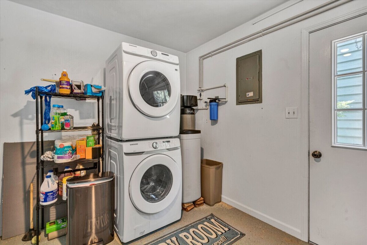 Grotto – Waterfront Rental