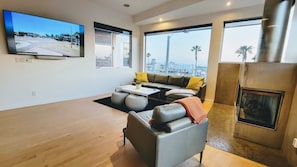 Spectacular panoramic views from Palos Verdes to the Santa Monica mountains.