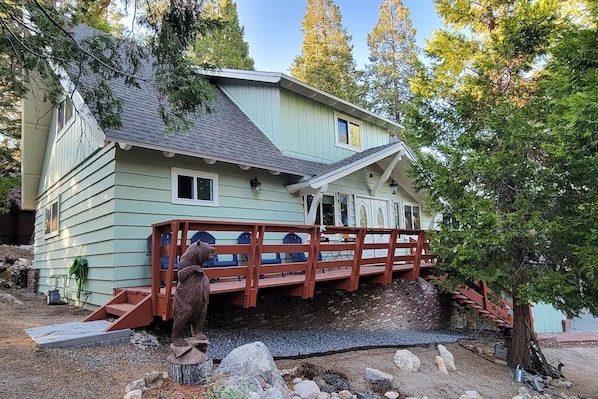 Front deck, great for enjoying coffee in the morning or chatting with friends