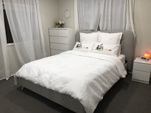 Bedroom 2 - Queen bed