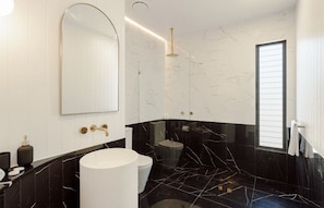 Guests bathroom ( ground floor)