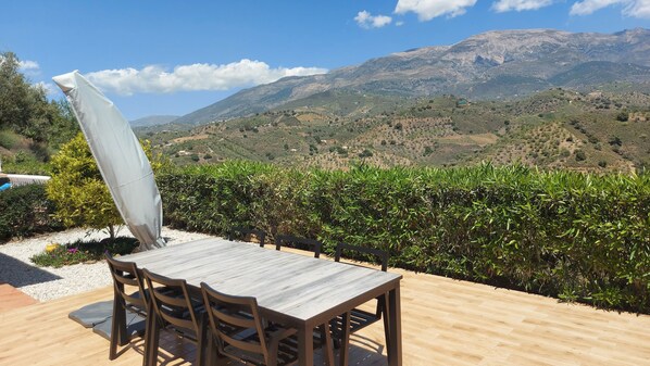 Savoring meals outdoors amidst astonishing views