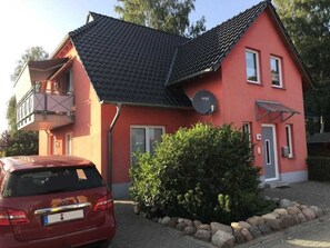Außenansicht Haus inkl. Markise