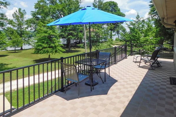 St Charles Vacation Rental | Studio | 1BA | 536 Sq Ft | Stairs Required to Enter