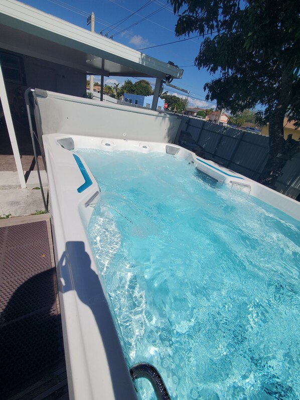 Outdoor spa tub