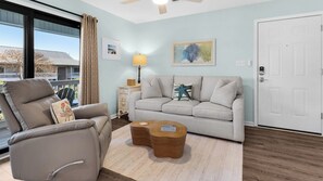 Beachwood Villas 1H - Living Area