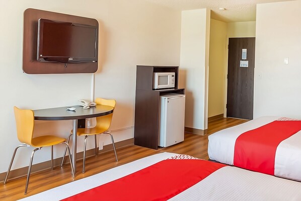 Comfortable Unit with 2 Queen beds
