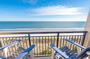 Balcony with Amazing Views of the Ocean